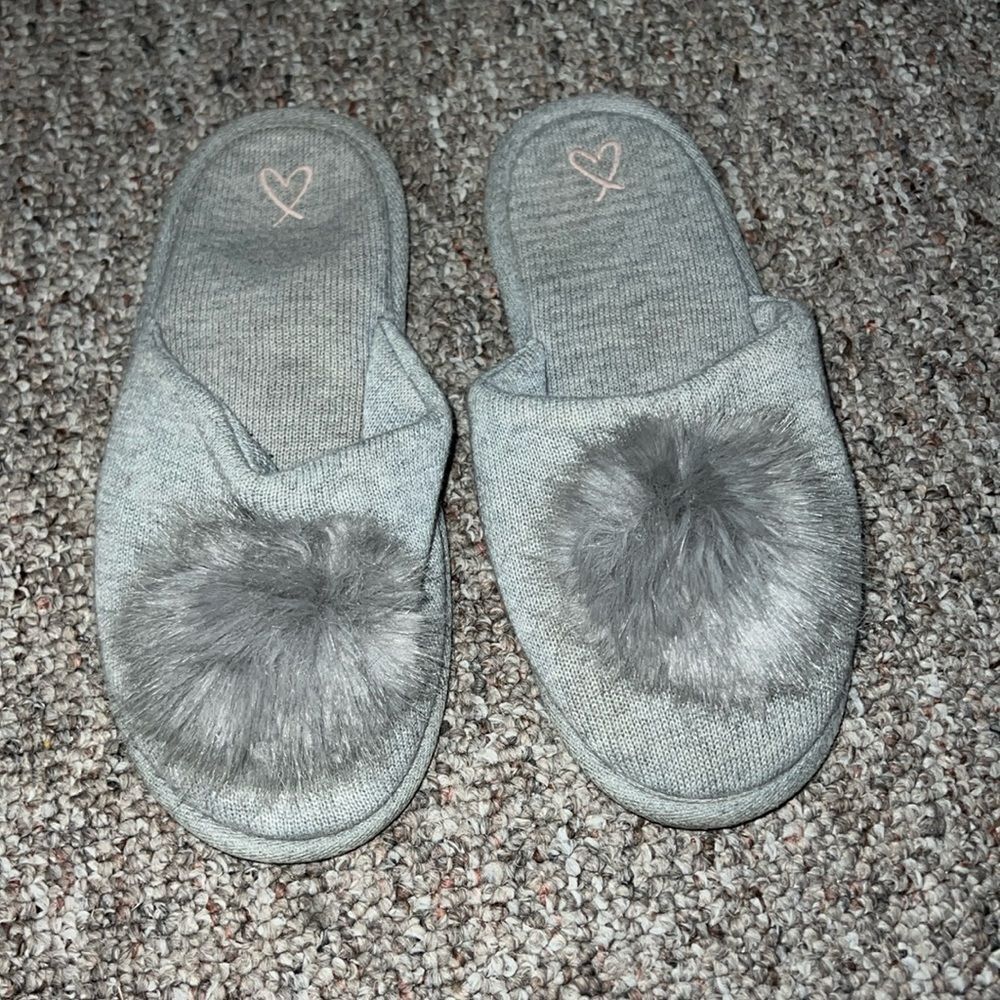 Victoria’s Secret grey ball house slippers Large